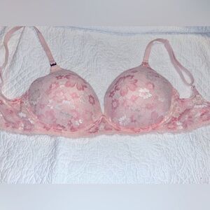 Victoria Secret Maternity Nursing Bra 34DDD New without tags
